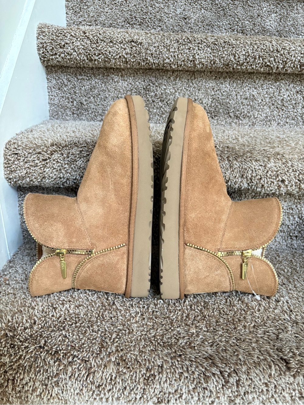 Ugg SN 1110697 Women’s Tan Suede Shearling Zip Ankle Boots - Picture 11 of 14